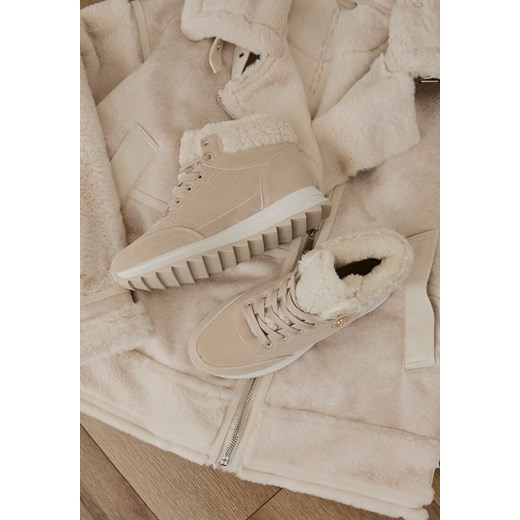 Beżowe Sneakersy Mocno Ocieplone Sztucznym Futerkiem Rosanas ze sklepu born2be.pl w kategorii Buty sportowe damskie - zdjęcie 176386808