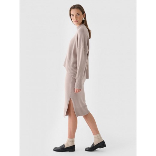 Damski sweter wełniany Outhorn OTHWAW24TSWEF128 - beżowy Outhorn M/L Sportstylestory.com