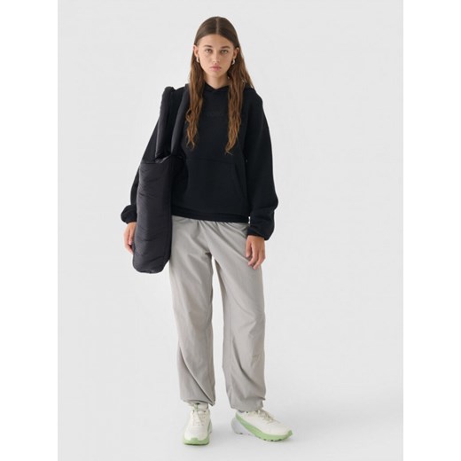 Damska bluza dresowa nierozpinana z kapturem Outhorn OTHWAW24TSWSF1919 - czarna ze sklepu Sportstylestory.com w kategorii Bluzy damskie - zdjęcie 176421808