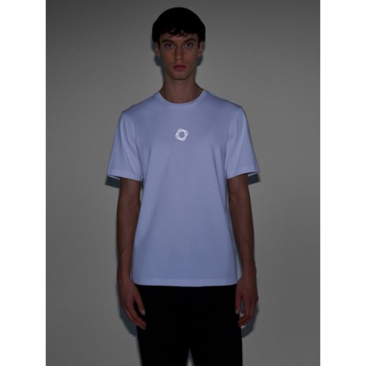 Męski t-shirt z nadrukiem Outhorn OTHWAW24TTSHM2435 - biały ze sklepu Sportstylestory.com w kategorii T-shirty męskie - zdjęcie 176422157