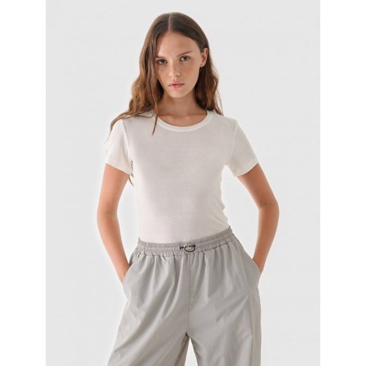 Damski t-shirt basic Outhorn OTHWAW24TTSHF2342 - biały ze sklepu Sportstylestory.com w kategorii Bluzki damskie - zdjęcie 176422245