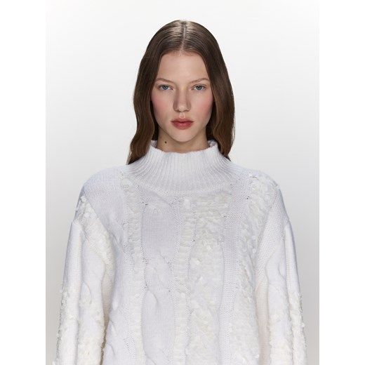Reserved - Sweter z cekinowymi aplikacjami - złamana biel Reserved S Reserved