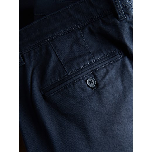 Reserved - Spodnie chino regular fit - granatowy Reserved 38 Reserved