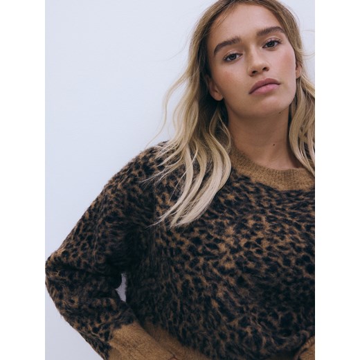 Reserved - Krótki sweter ze zwierzęcym wzorem - wielobarwny Reserved M Reserved