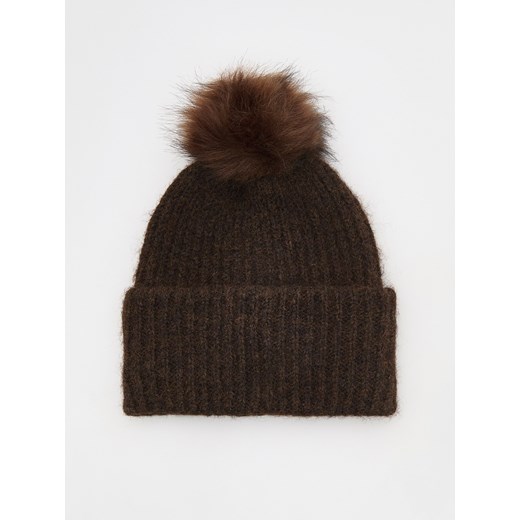 Reserved - Czapka beanie z pomponem - brązowy ze sklepu Reserved w kategorii Czapki zimowe damskie - zdjęcie 176440669