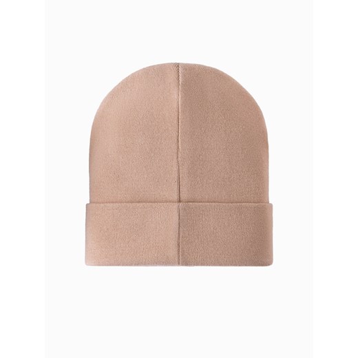 Czapka męska dzianinowa beanie z haftowanym napisem – piaskowa V6 OM-ACWH-0120 uniwersalny wyprzedaż ombre