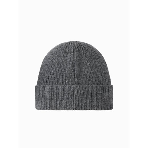 Męska dzianinowa czapka beanie z naszywką – szary melanż V2 OM-ACWH-0123 uniwersalny okazja ombre