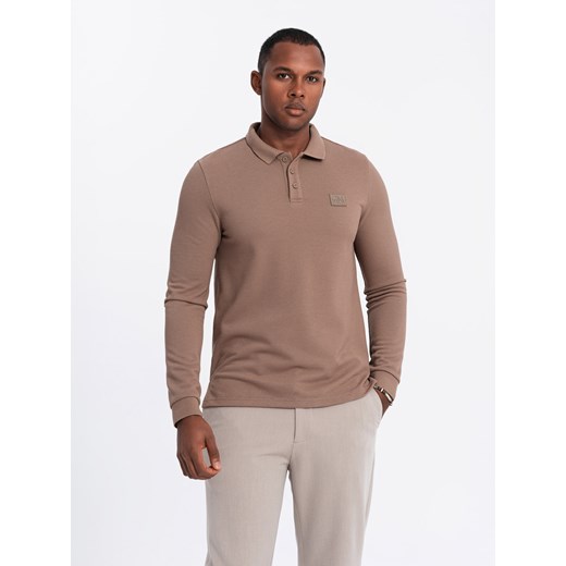 Męski strukturalny longsleeve polo z naszywką – brązowy V4 OM-POLS-0131 ze sklepu ombre w kategorii T-shirty męskie - zdjęcie 176444598