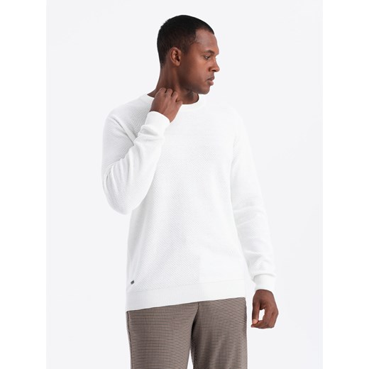 Sweter męski RELAXED FIT z dzianiny o diamentowym splocie – złamana biel V1 OM-SWSW-0110 ze sklepu ombre w kategorii Swetry męskie - zdjęcie 176445325