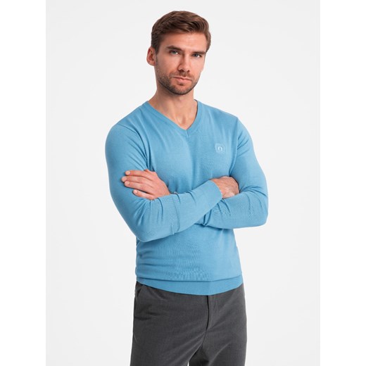 Elegancki męski sweter BASIC V-neck z wiskozą – błękitny V21 OM-SWBS-0107 ze sklepu ombre w kategorii Swetry męskie - zdjęcie 176445336