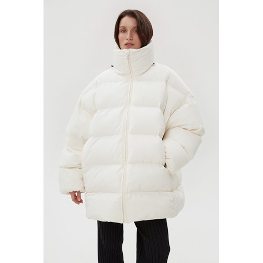 Estro: Jasnobeżowa pikowana kurtka damska puffer z wysokim kołnierzem Estro XS Estro