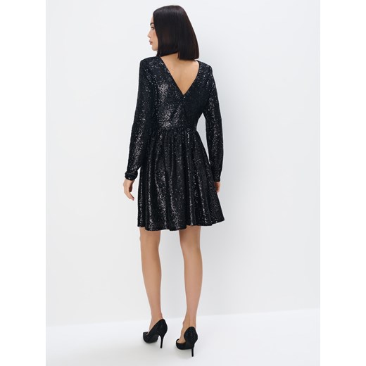 Mohito - Czarna sukienka mini z cekinami - czarny Mohito XXS Mohito