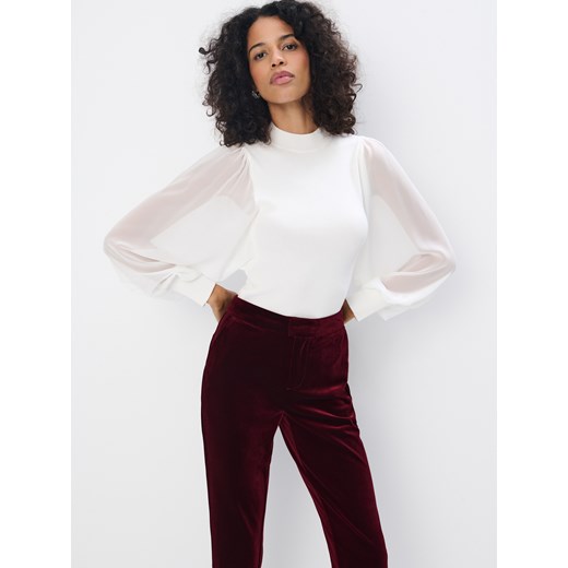 Mohito - Biały sweter z bufiastym rękawem - biały ze sklepu Mohito w kategorii Swetry damskie - zdjęcie 176475808