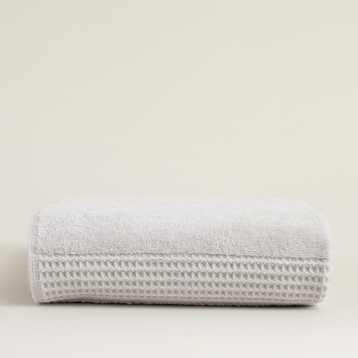 Ręcznik Balance 70x140 cm mist grey ze sklepu dekoria.pl w kategorii Ręczniki - zdjęcie 176536507