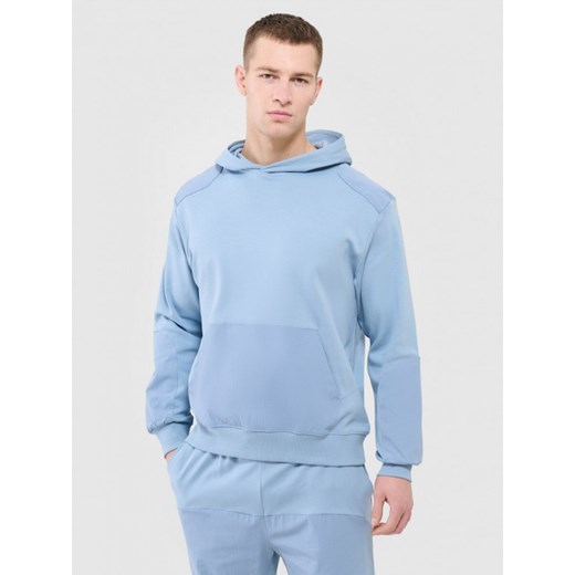 Męska bluza dresowa nierozpinana z kapturem Outhorn OTHWAW24TSWSM1917 - niebieska ze sklepu Sportstylestory.com w kategorii Bluzy męskie - zdjęcie 176554896