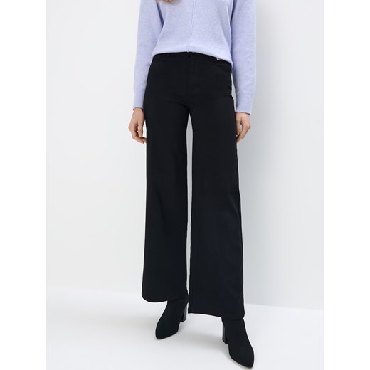 Mohito - Czarne spodnie z szeroką nogawką - czarny Mohito 42 Mohito