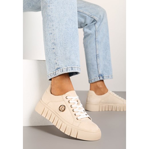 Beżowe Sneakersy Vices na Grubej Tłoczonej Podeszwie ze Sznurowaniem i Metaliczną Ozdobą Ulfedi ze sklepu born2be.pl w kategorii Buty sportowe damskie - zdjęcie 176562399