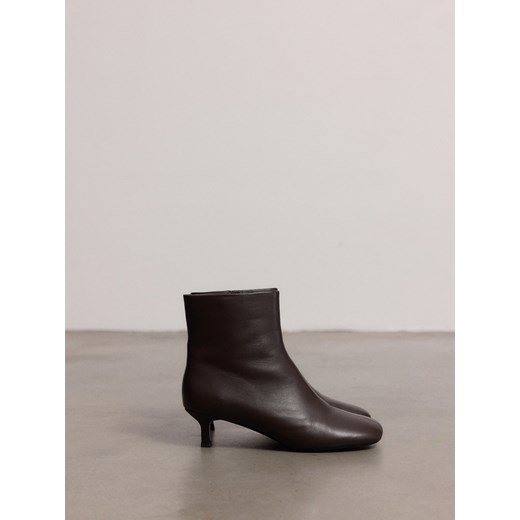 Reserved - Skórzane botki na obcasie - ciemnobrązowy ze sklepu Reserved w kategorii Botki - zdjęcie 176564177