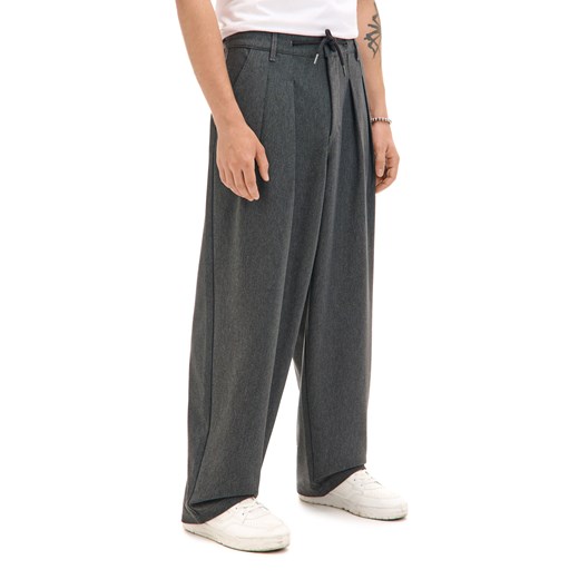 Cropp - Szare spodnie tailoring - szary ze sklepu Cropp w kategorii Spodnie męskie - zdjęcie 176577159