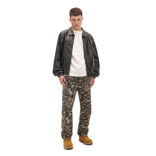 Cropp - Spodnie loose z motywem camo - beżowy Cropp 38 Cropp