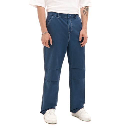 Cropp - Spodnie cargo z kontrastowymi przeszyciami - surowy granatowy ze sklepu Cropp w kategorii Jeansy męskie - zdjęcie 176577178