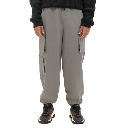 Cropp - Joggery loose z kieszeniami cargo - szary ze sklepu Cropp w kategorii Spodnie męskie - zdjęcie 176577187