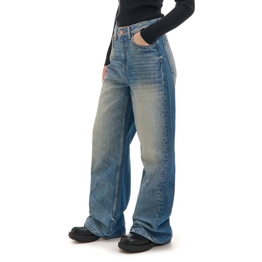 Cropp - Jeansy wide leg typu barrel - niebieski ze sklepu Cropp w kategorii Jeansy damskie - zdjęcie 176578027