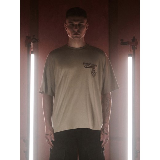 Cropp - Koszulka z nadrukiem Arcane UNISEX - beżowy ze sklepu Cropp w kategorii T-shirty męskie - zdjęcie 176578425