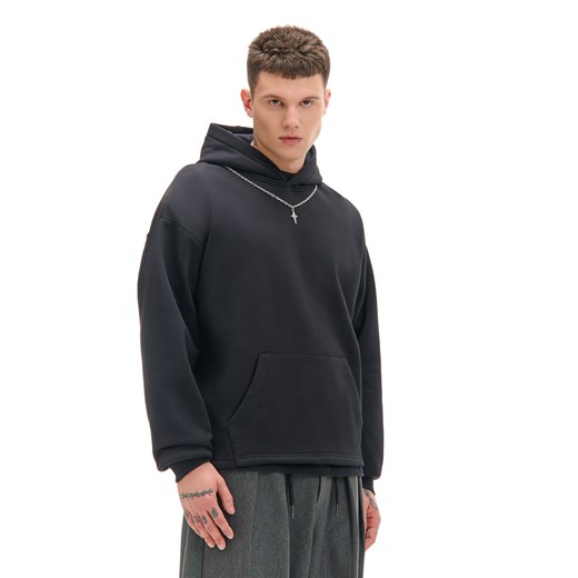 Cropp - Czarna bluza hoodie z naszyjnikiem - czarny ze sklepu Cropp w kategorii Bluzy męskie - zdjęcie 176579595