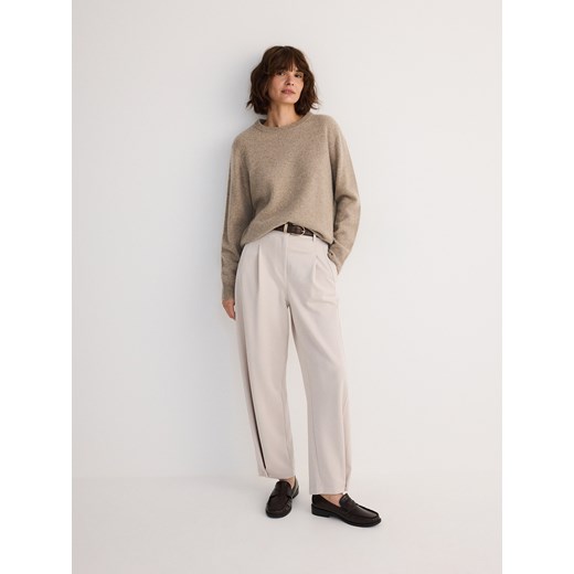 Reserved - Spodnie z zakładkami z modalem - beżowy ze sklepu Reserved w kategorii Spodnie damskie - zdjęcie 176600316