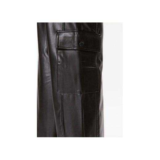 Guess Spodnie z imitacji skóry Gwen W3BB28 K8S30 Czarny Straight Fit Guess L MODIVO