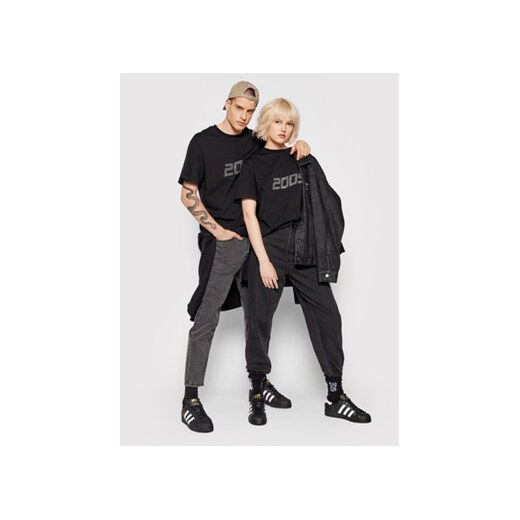 2005 T-Shirt Unisex Signature Tee Czarny Relaxed Fit M MODIVO