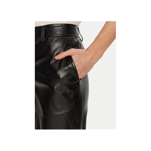 Guess Spodnie z imitacji skóry Lia W4YB18 WF8Q0 Czarny Regular Fit Guess M MODIVO