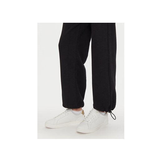 4F Spodnie dresowe 4FWAW24TTROF0839 Czarny Loose Fit XS MODIVO