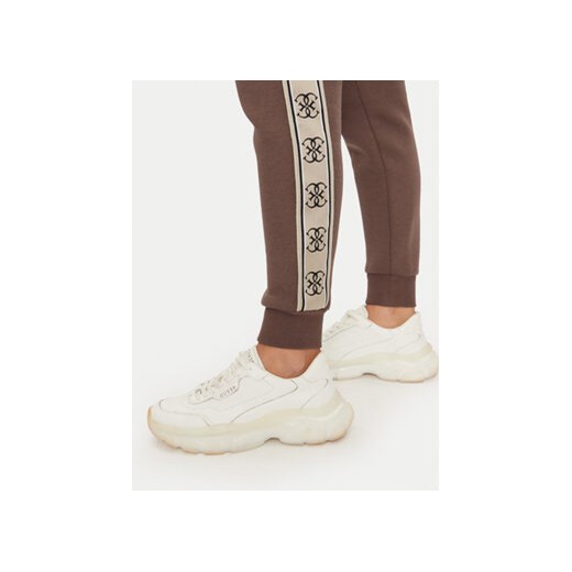 Guess Spodnie dresowe Britney V2YB15 KB3P2 Brązowy Regular Fit Guess M MODIVO
