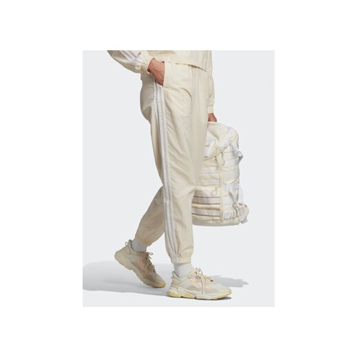 adidas Spodnie dresowe adicolor lassics Poplin Track HL9309 Écru Regular Fit 40 MODIVO