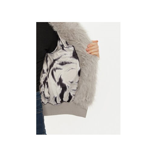 Guess Futro Soave W4BL11 WGHT0 Szary Regular Fit Guess S MODIVO