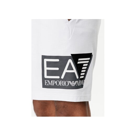 EA7 Emporio Armani Szorty sportowe 3DPS63 PJ05Z 1100 Biały Regular Fit 3XL MODIVO