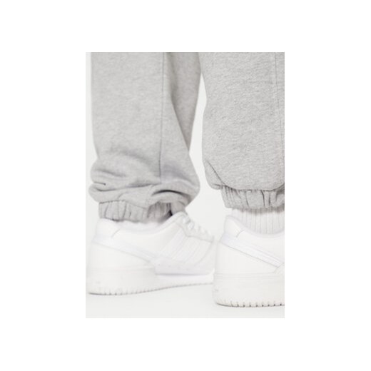 Guess Spodnie dresowe M5RB52 KCPR1 Szary Regular Fit Guess M MODIVO