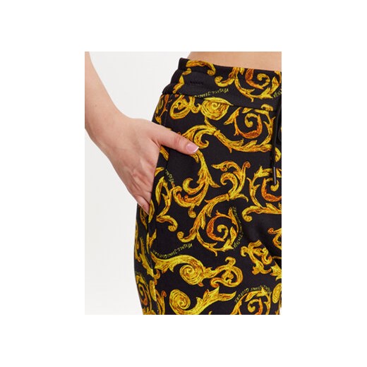 Versace Jeans Couture Spodnie dresowe 74HAA310 Czarny Regular Fit S MODIVO