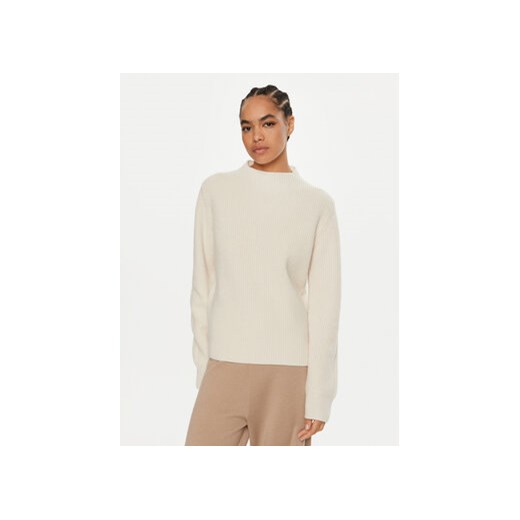 Calvin Klein Sweter K20K207426 Écru Relaxed Fit ze sklepu MODIVO w kategorii Swetry damskie - zdjęcie 176994719