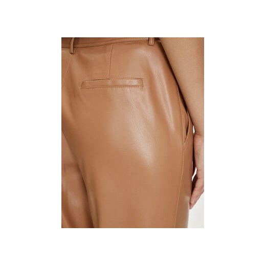 Guess Spodnie z imitacji skóry Lia W4YB18 WF8Q0 Beżowy Regular Fit Guess S MODIVO