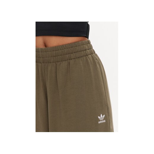 adidas Spodnie dresowe Essentials Fleece Boyfriend JIY9692 Khaki Loose Fit XL MODIVO