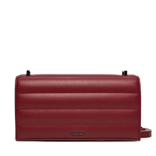 Torebka Calvin Klein Line Quilt Sm Conv Shoulder Bag K60K612639 Bordowy ze sklepu eobuwie.pl w kategorii Listonoszki - zdjęcie 177386158