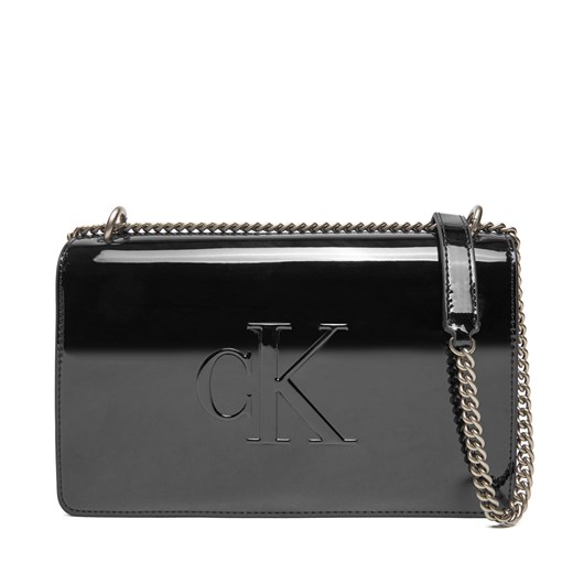Torebka Calvin Klein Jeans K60K613053 Czarny ze sklepu eobuwie.pl w kategorii Listonoszki - zdjęcie 177409025