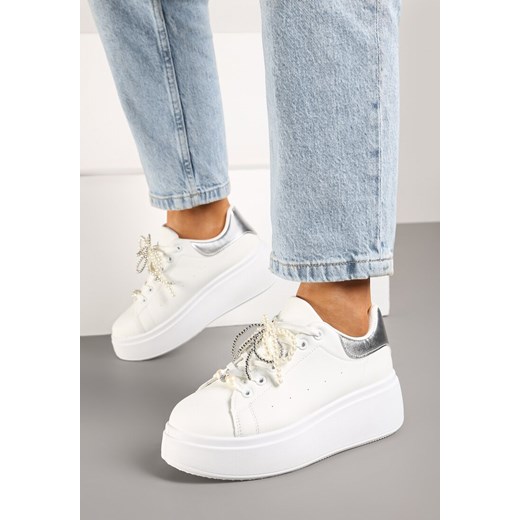 Biało-Srebrne Sneakersy na Grubej Podeszwie Ozdobione Perełkami na Sznurówkach Sellira ze sklepu born2be.pl w kategorii Buty sportowe damskie - zdjęcie 177572118