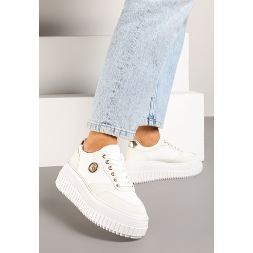 Białe Sneakersy Vices na Grubej Podeszwie z Metaliczną Ozdobą i Sznurowaniem Niliri ze sklepu born2be.pl w kategorii Buty sportowe damskie - zdjęcie 177572578
