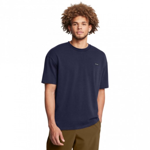 Męski t-shirt z nadrukiem Under Armour UA M Hw Os Logo Wash Ss - granatowy ze sklepu Sportstylestory.com w kategorii T-shirty męskie - zdjęcie 177573529