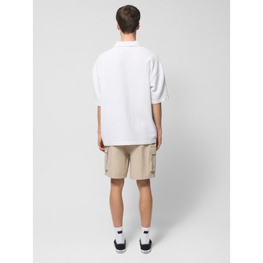 Męskie spodenki casual cargo Outhorn OTHWSS24TSHOM583 - beżowe Outhorn S wyprzedaż Sportstylestory.com