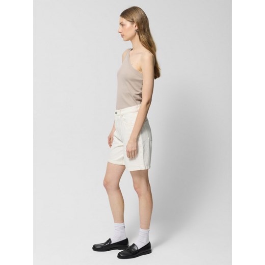Damskie spodenki jeansowe Outhorn OTHWSS24TSHOF398 - białe ze sklepu Sportstylestory.com w kategorii Szorty - zdjęcie 177576747